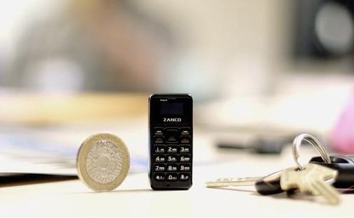 世界上最小的功能手机上市