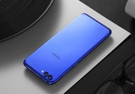 跨年季双摄强机 首选荣耀V10全面屏手机