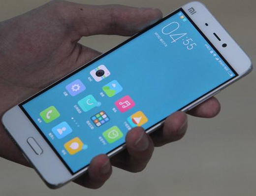 最强手机小米7年后发布，4K屏+骁龙845+无线充电！网友