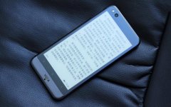 乘飞机也能用YOTA3双面屏阅读手机看书