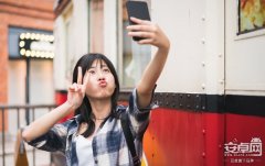 手机摄影简史：一段自恋文化的崛起