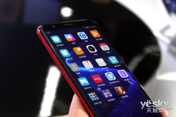 荣耀V10旗舰上手体验，用人工智能开挂吃鸡和王者荣耀的手机？