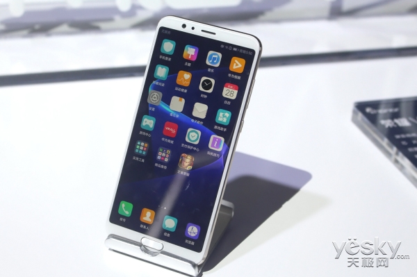 荣耀V10旗舰上手体验，用人工智能开挂吃鸡和王者荣耀的手机？