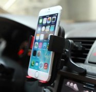 开车用手机导航时手机放这里是最安全的 大部分车主都