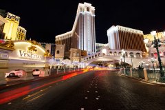 苹果回应iPhone电池与性能事件 承诺提供更换电池服务