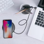 倍思无线充解锁充电新姿势 体积超过手机你会带上路吗