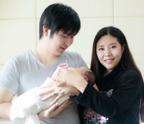 “超女”纪敏佳五洲产子，升级辣妈