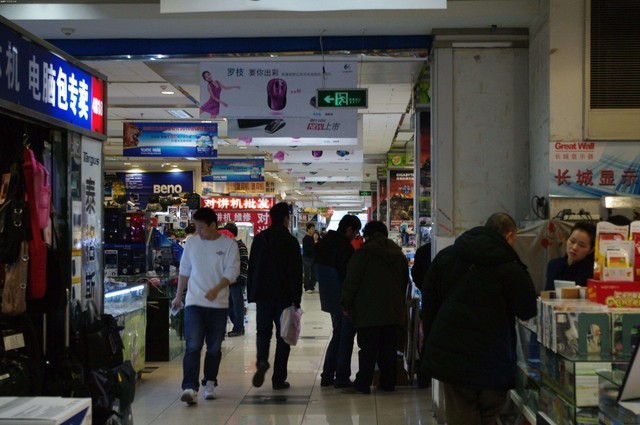 误入中关村二手手机店 被骗千元后报警 