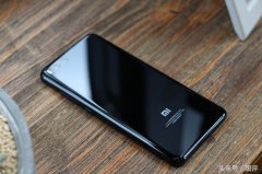 为什么小米手机很便宜，华为却越来越贵？