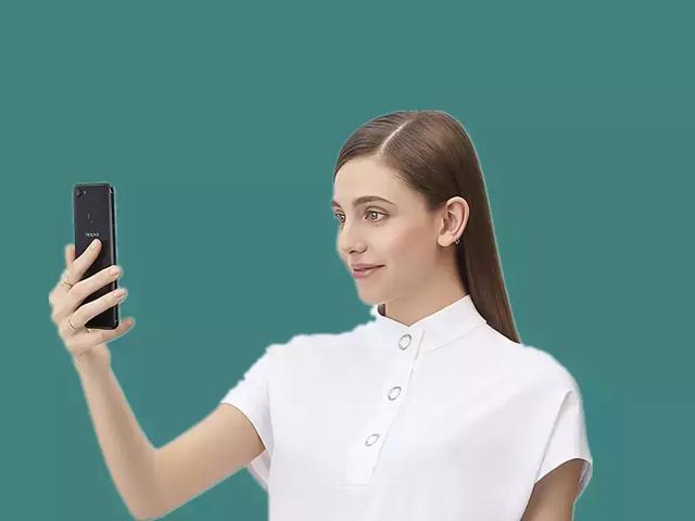 OPPO A79手机又特别添加了一款全新的配色—冰焰蓝