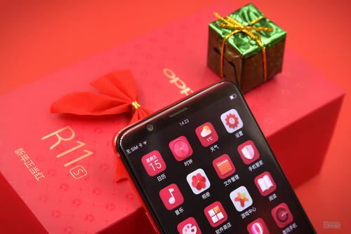 这些手机 拿在手上就能感受到新年气息