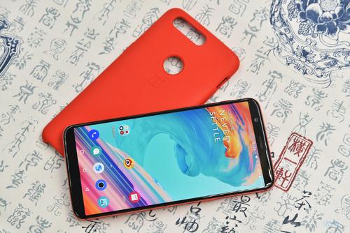 这些手机 拿在手上就能感受到新年气息