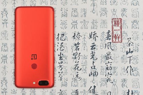 这些手机 拿在手上就能感受到新年气息