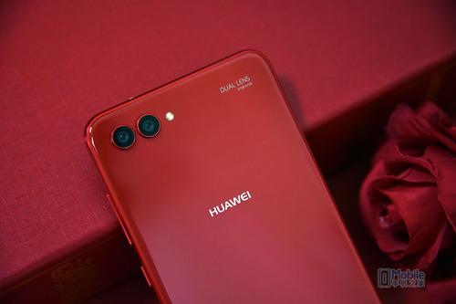 这些手机 拿在手上就能感受到新年气息