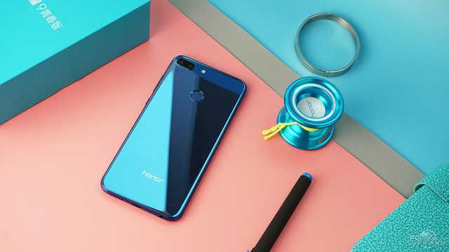 体验可媲美旗舰机 这些千元级手机值得你购买