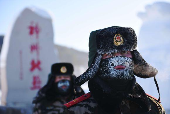 向边防战士致敬!