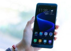 华为 荣耀V10最强对手现身，三星新机：屏下指纹＋2千