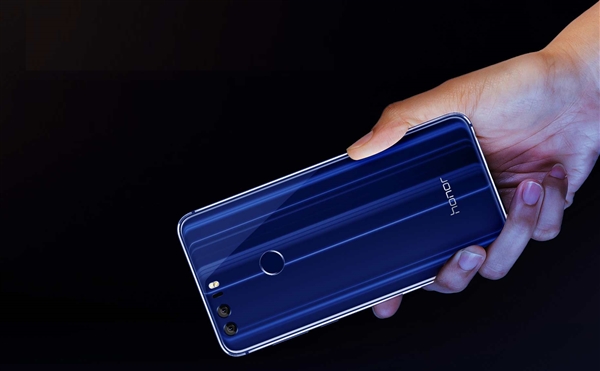 荣耀四款手机机型确认获得重大更新：运行安卓EMUI 8.0系统