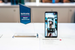 颜值高、又“贴心”，双节智能手机送礼非TA不可