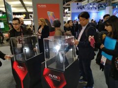 努比亚游戏概念手机亮相MWC 2018：酷炫跑马灯＋风冷散