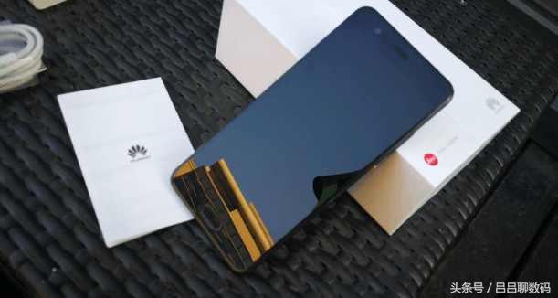 华为P10 Plus一夜狂跌“白菜价”，iPhone7最先遭殃！