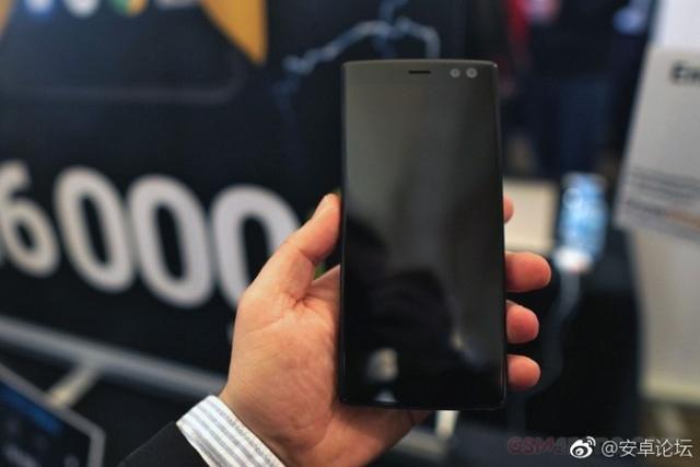 带屏幕的充电宝？全球最大电池容量手机发布：16000mAh