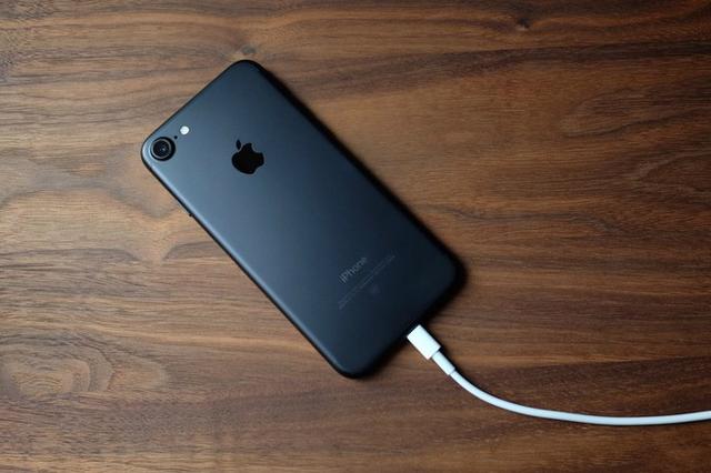 尴尬了!官方称iPhone手机寿命最多3年,实际大家都用4年