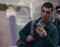 国产“齐刘海”手机大爆发，雷军和蓝绿厂怼起来了！