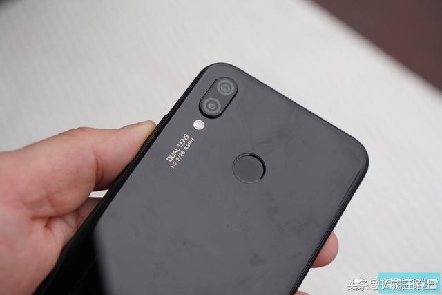 华为P20lite高清图赏，小巧精悍做工精良，难得的中端机！