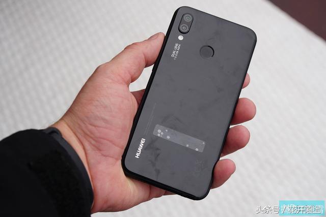华为P20lite高清图赏，小巧精悍做工精良，难得的中端机！