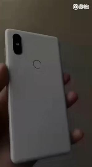 小米MIX 2S白色版真机视频：终于看到下巴了