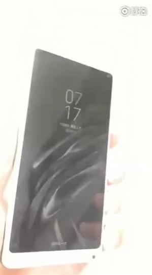 小米MIX 2S白色版真机视频：终于看到下巴了