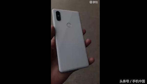 小米MIX 2S真机抢先上手 纯白色颜值高