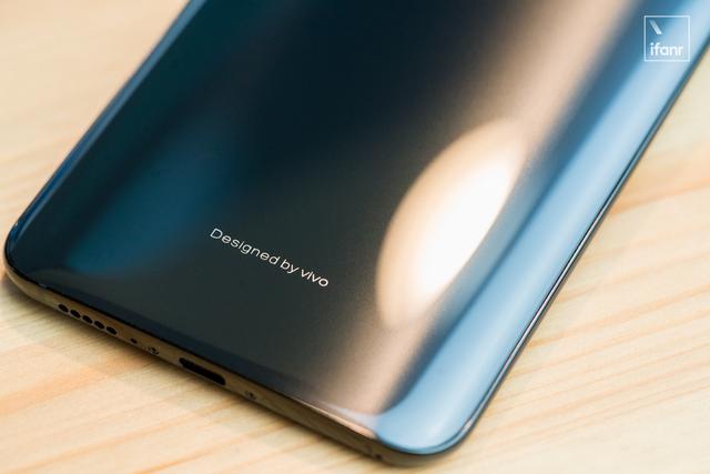 vivo X21 评测：3198元的手机值不值得买？