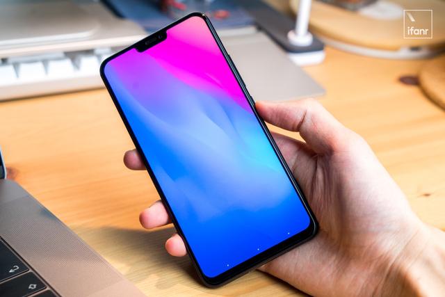 vivo X21 评测：3198元的手机值不值得买？