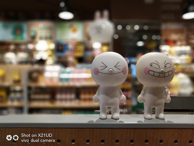 vivo X21 评测：3198元的手机值不值得买？