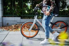 韩寒评“摩拜创始人套现15亿”获网友力挺 胡玮炜回应