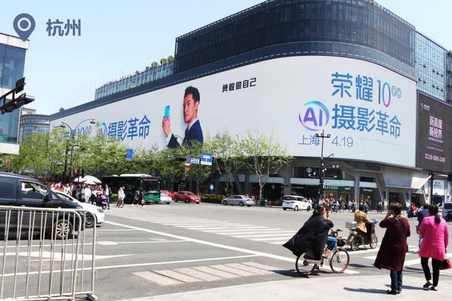 荣耀10“AI摄影革命”线下刷屏,将联合“阿迪”打造手机AR功能!