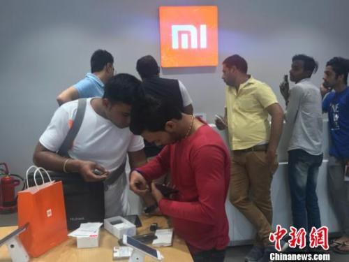 印度人钟爱中国手机 “华为红”、