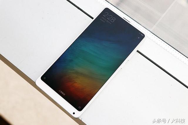 一个是屏内指纹一个是拍照王者，vivoX21和小米mix2S你会选择谁？
