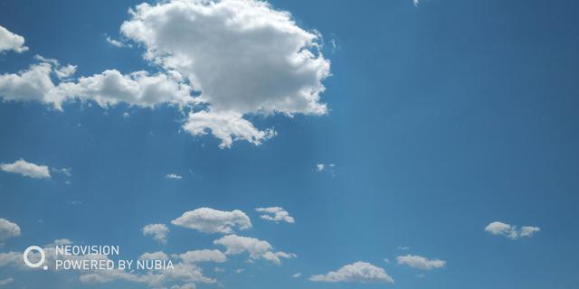 努比亚红魔游戏手机上手体验:除了处理器 其他配置近乎完美