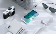 坚果R1官方图赏：全世界最好看的白色手机