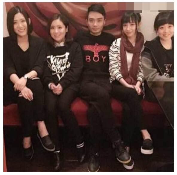 冯提莫正面回应发姐?早期直播镜头曝光!