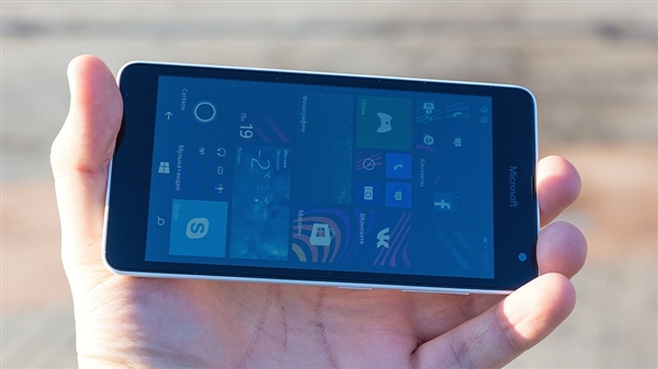 Lumia用户晒折腾成果:手机刷成系统共存