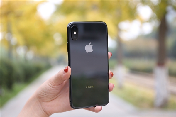 iPhone 7从百米高空意外跌落:手机完全没问题