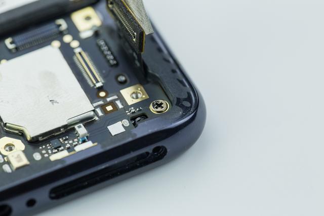 vivo NEX 彻底拆解:可能是迄今为止最复杂的手机