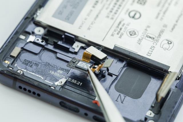 vivo NEX 彻底拆解:可能是迄今为止最复杂的手机