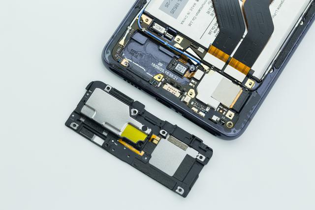 vivo NEX 彻底拆解:可能是迄今为止最复杂的手机