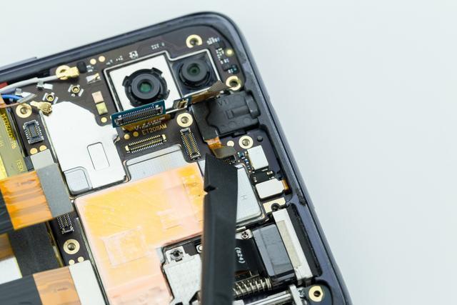 vivo NEX 彻底拆解:可能是迄今为止最复杂的手机