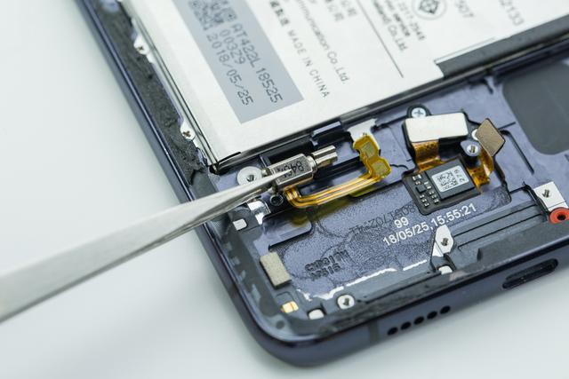 vivo NEX 彻底拆解:可能是迄今为止最复杂的手机